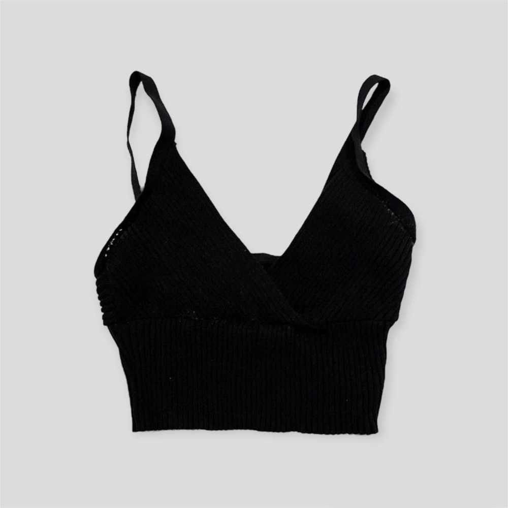 damaged (shown in second pic) kendall & kylie pacsun black tank v neck size s